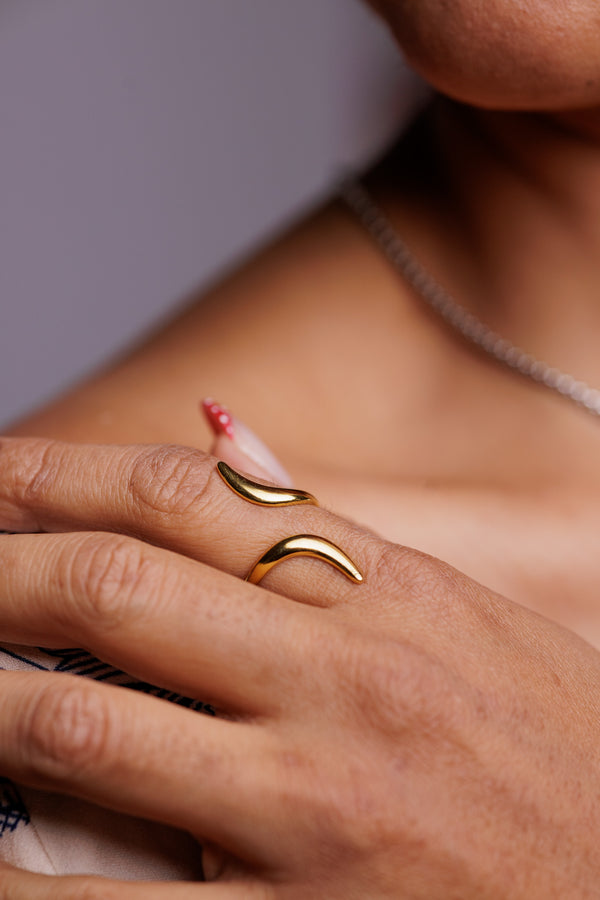 Isis Ring